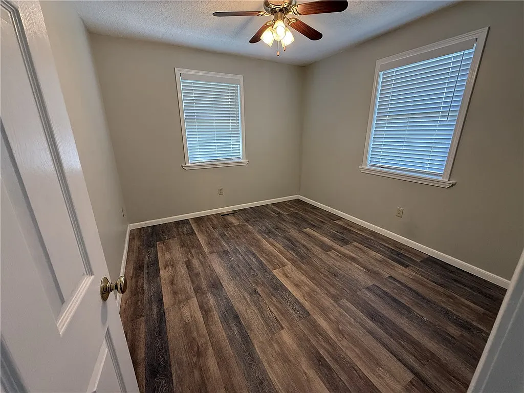 3 bed, 2.0 bath, $1,800 — Photo 4
