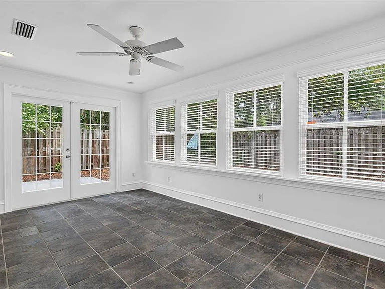 433 SE 7th St — Photo 27