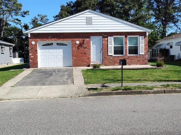 84 Virgin Islands Dr, Toms River, NJ 08757