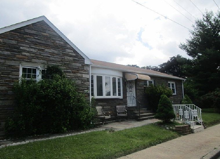 2nd image of 1301 Moore Ave