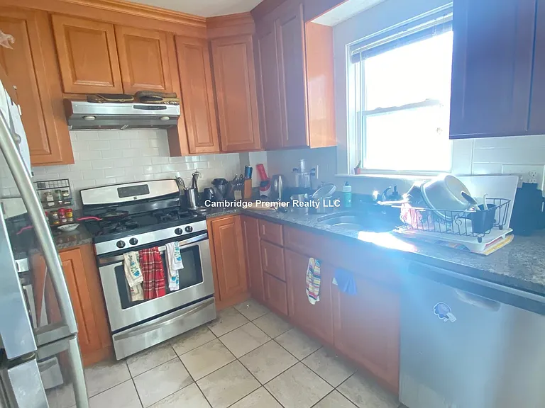 67 Kinnaird St #1 — Photo 3