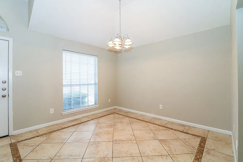 3 bed, 2.0 bath, 1454 sqft, $2,020 — Photo 4