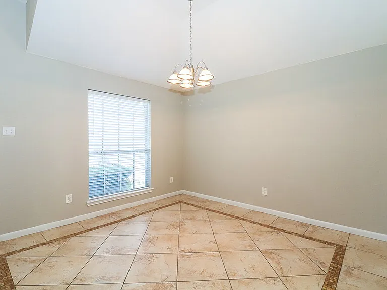 1000 Chelsea Dr — Photo 4