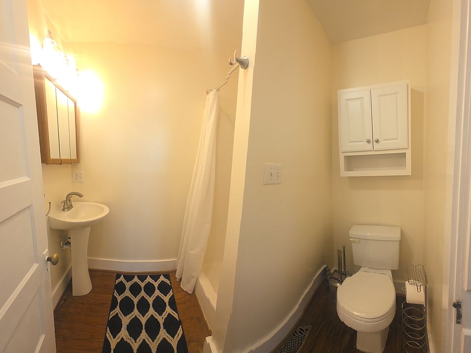 2nd / guest bath