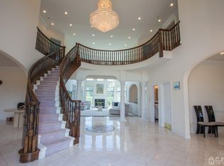 5 Nicola Ct, Cranbury, NJ 08512