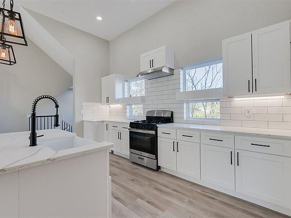 5th image of 2112 Oatfield Dr
