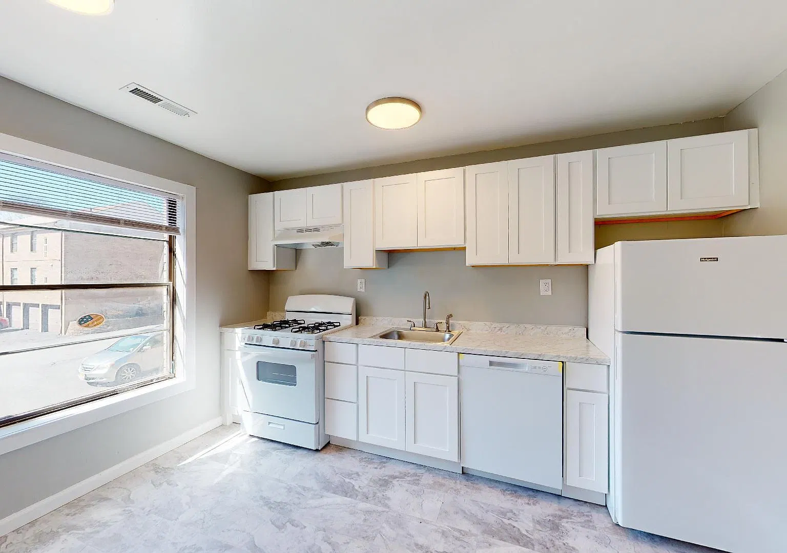 Hunter Hills Apartments — Photo 3