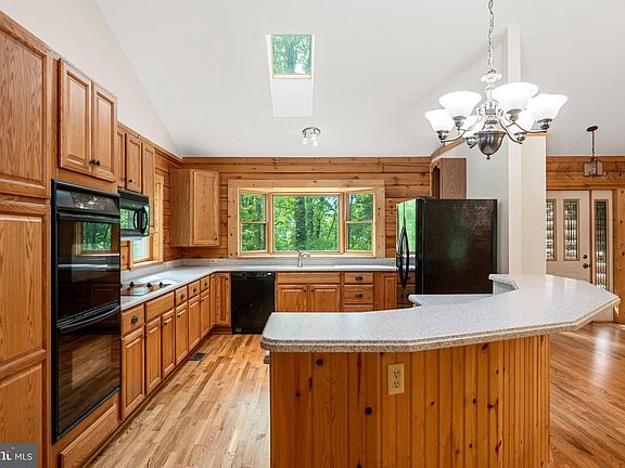 5th image of 424 Thaddeus Ln