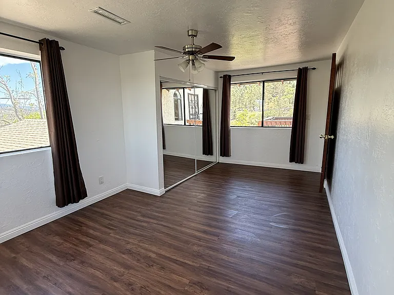 Upstairs Back Bedroom-Windows, Ceiling Fan, & Mirrored Closet Doors