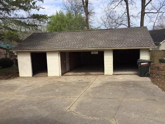 2 bed, 1050 sqft, $1,825 — Photo 2