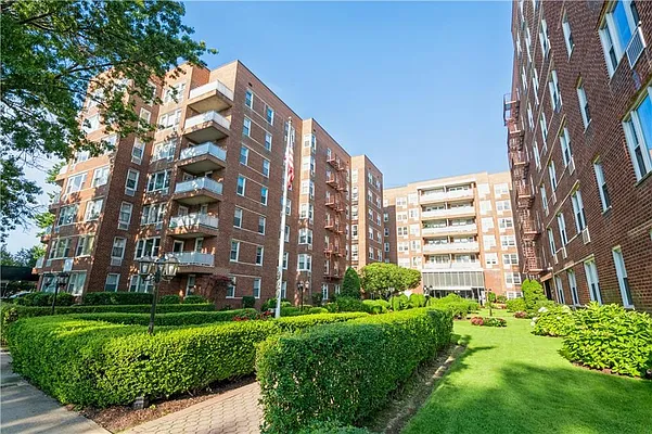 Sold by Remax Edge | media 29