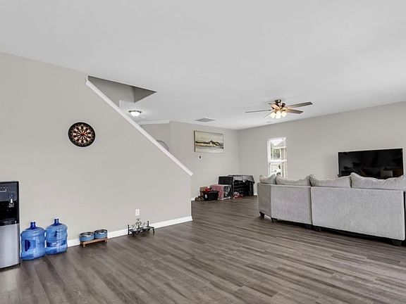 5th image of 123 Austin Way