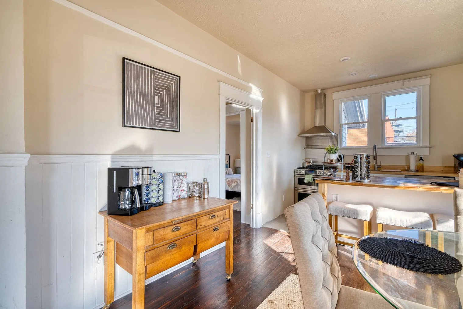3 bed, 1.0 bath, 2012 sqft, $5,254 — Photo 4