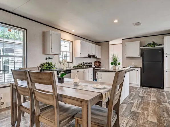 10335 Moon Meadow Ln, Tyler, TX 75708