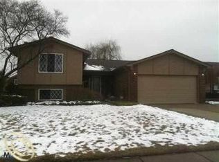 46007 Apple Ln, Macomb, MI 48044