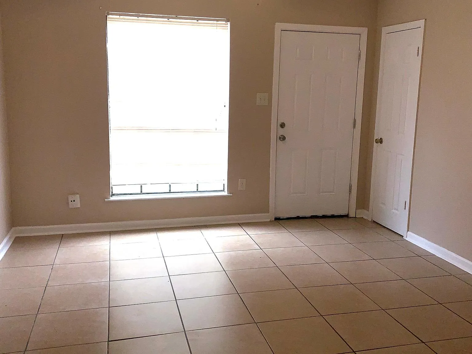 2 bed, 1.5 bath, 1098 sqft, $975 — Photo 3