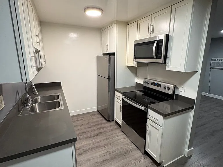 4999 Sterling Ct — Photo 2