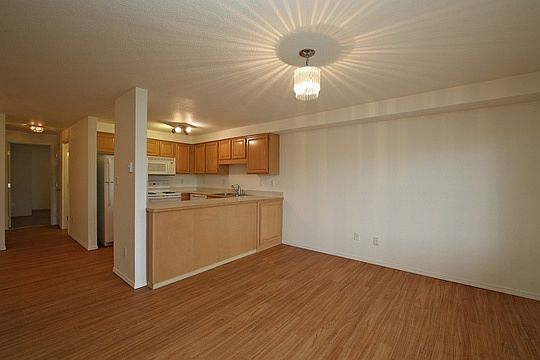 5th image of 2120 Highland Ave APT 103