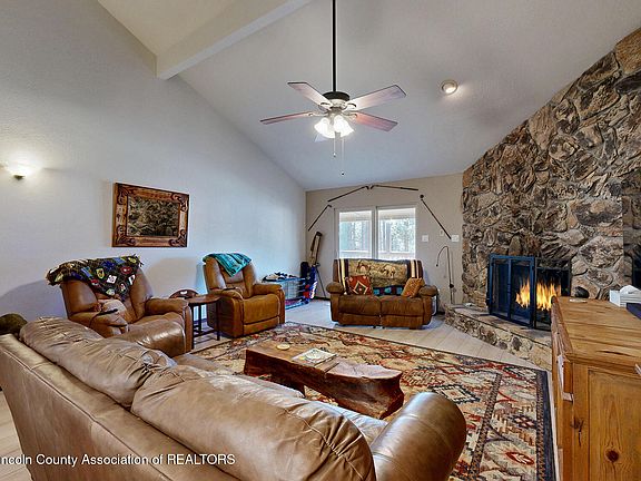 4th image of 76 Geneva Dr