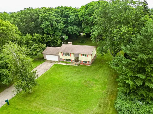 2743 Bluebird Ln, Cottage Grove, WI 53527