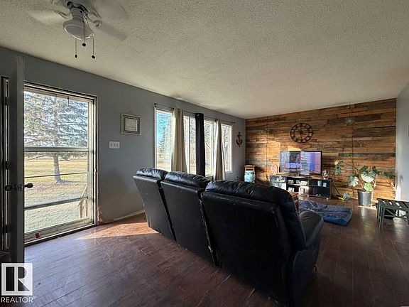 4th image of 61017 Range Rd #261