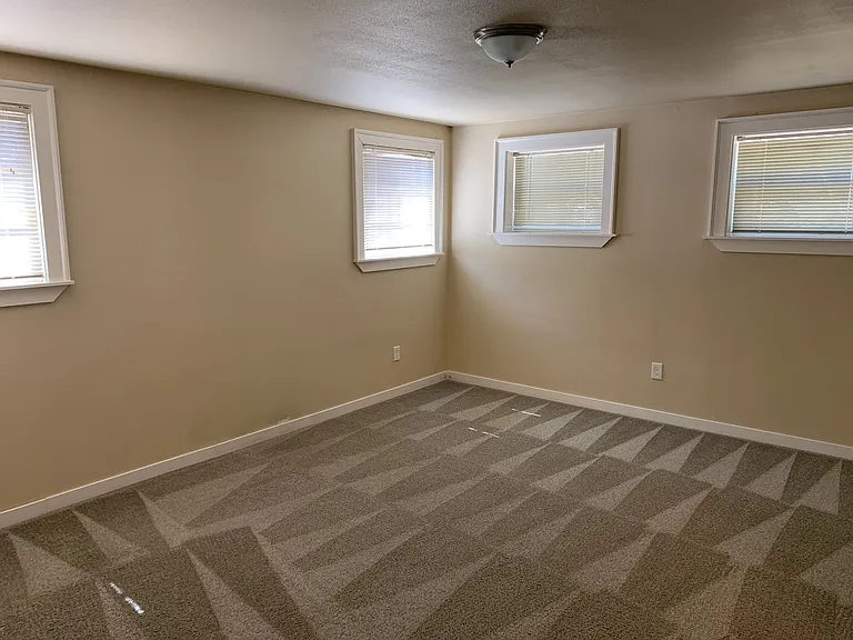Avondale Apartments — Photo 100