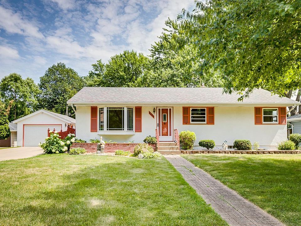 1st image of 2494 Lydia Ave W