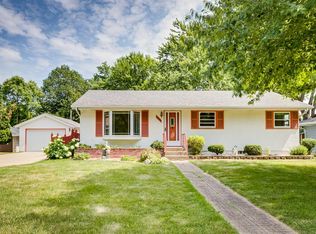 2494 Lydia Ave W, Roseville, MN 55113