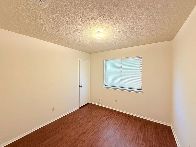 2013 James Pl — Photo 28