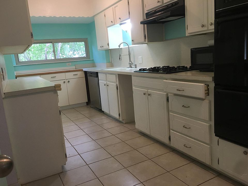 So much storage in this kitchen. Gas stove and ovens.