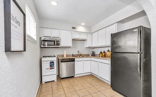 2128 Oakdale St Photo 1