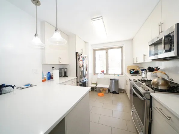 444 East 82nd Street image 1 of 10