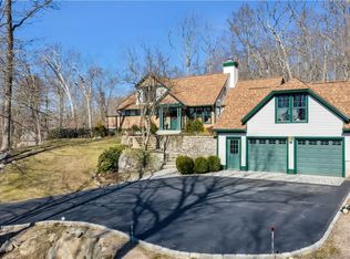 3 N Main St, Essex, CT 06426