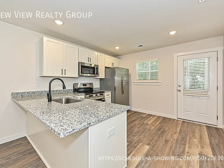 514 12th Ave NE — Photo 8