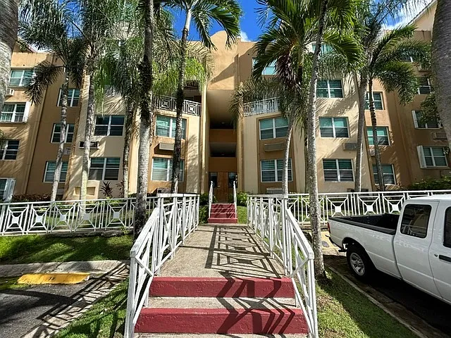 Cond Altos De Escorial Apt 520