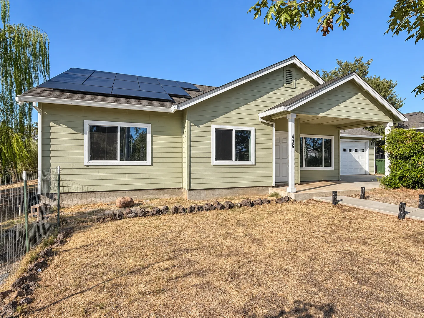 Spacious 3bed/ 2bath Corner-Lot Home w/ Solar & 2-Car Garage — Photo 2