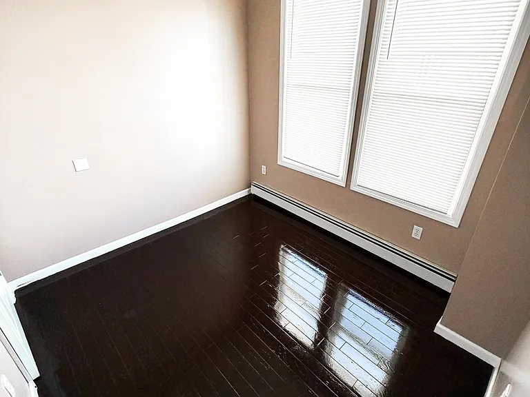 323 Glenwood Ave #1 — Photo 8