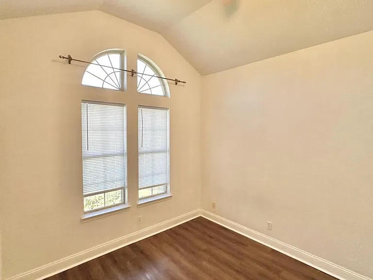 1100 Clairidge Ave — Photo 9