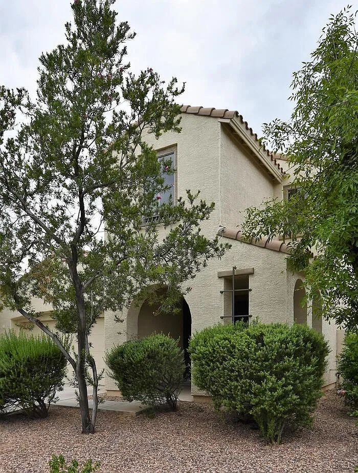 4 bed, 3.0 bath, 1861 sqft, $2,295 — Photo 2