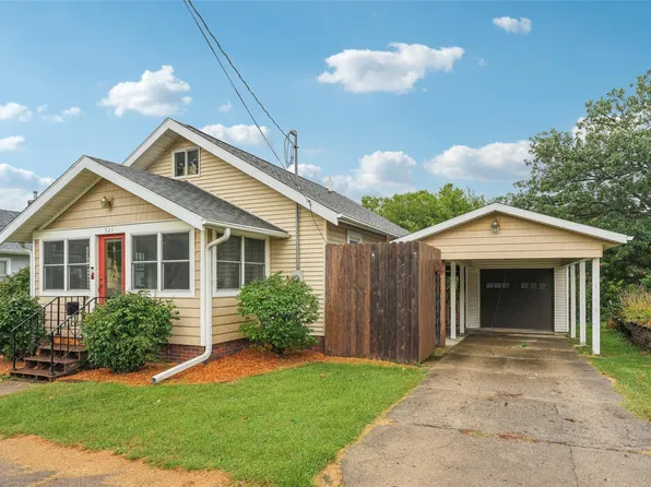 521 E 2nd St S, Newton, IA 50208