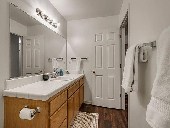 Take a long, hot bubble bath to intensify your relaxation. This area is shared with other guests.