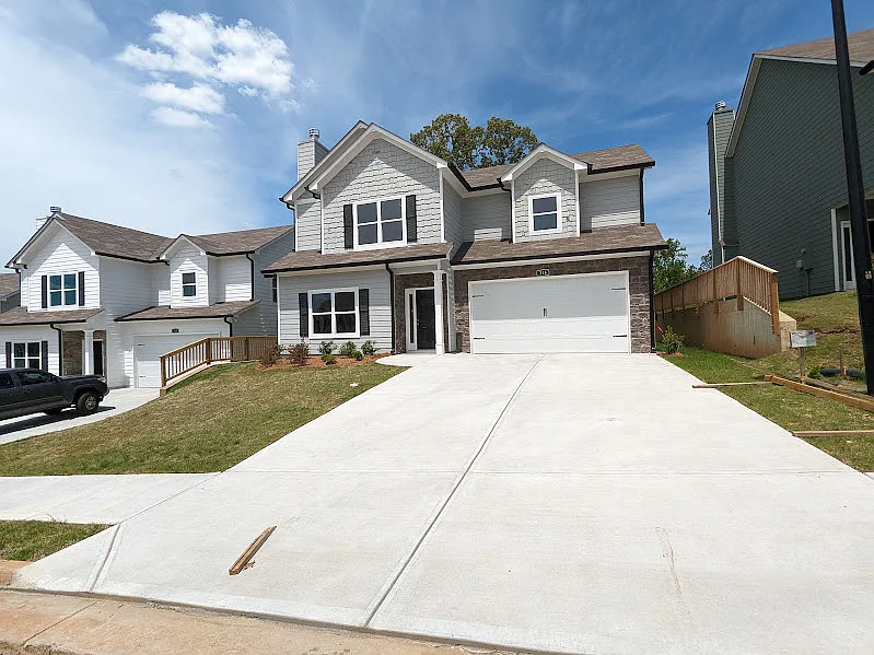 313 Melody Ln NE