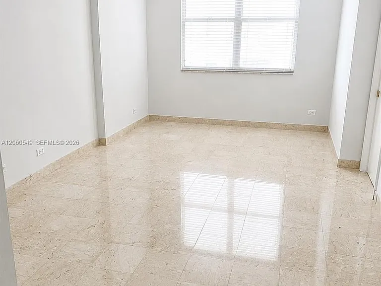 6039 Collins Ave #516 — Photo 5