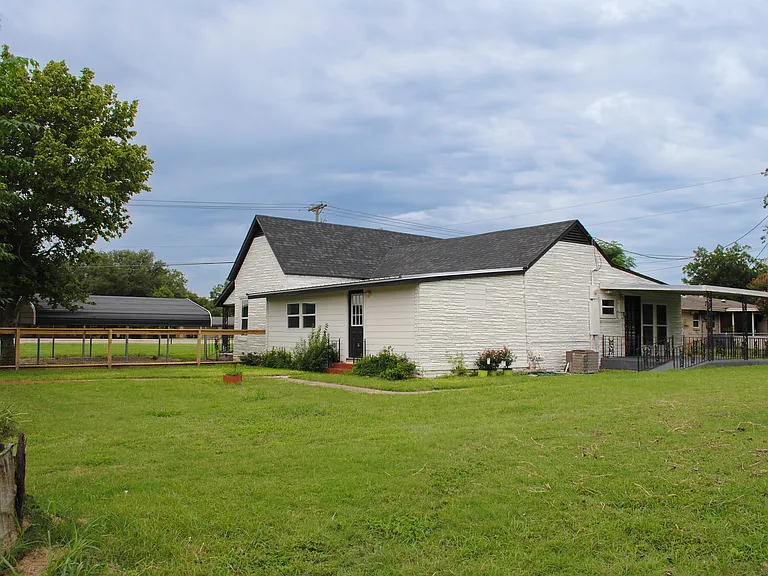 11101 China Spring Rd — Photo 27