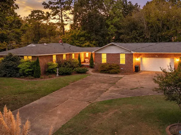 600 Cherry Laurel Rd, Gadsden, AL 35901