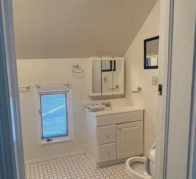 2604 N Madelia St #2 — Photo 3