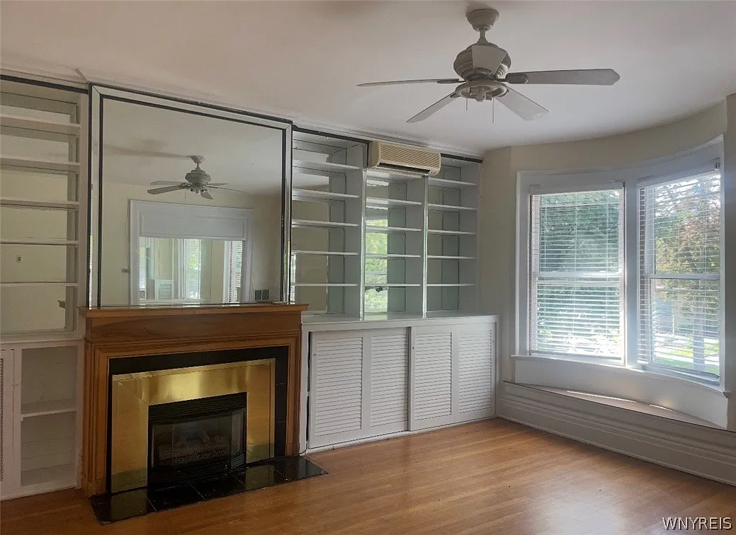 2 bed, 2.0 bath, 3831 sqft, $2,200 — Photo 4