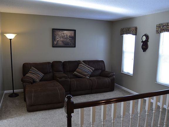 3rd image of 98 Kelley Dr