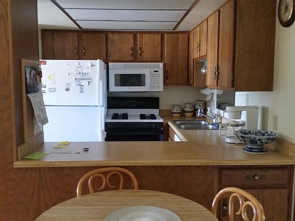 3rd image of 847 E Lancaster Cir #1