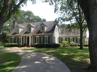 100 Birchwood Dr, Mount Olive, NC 28365